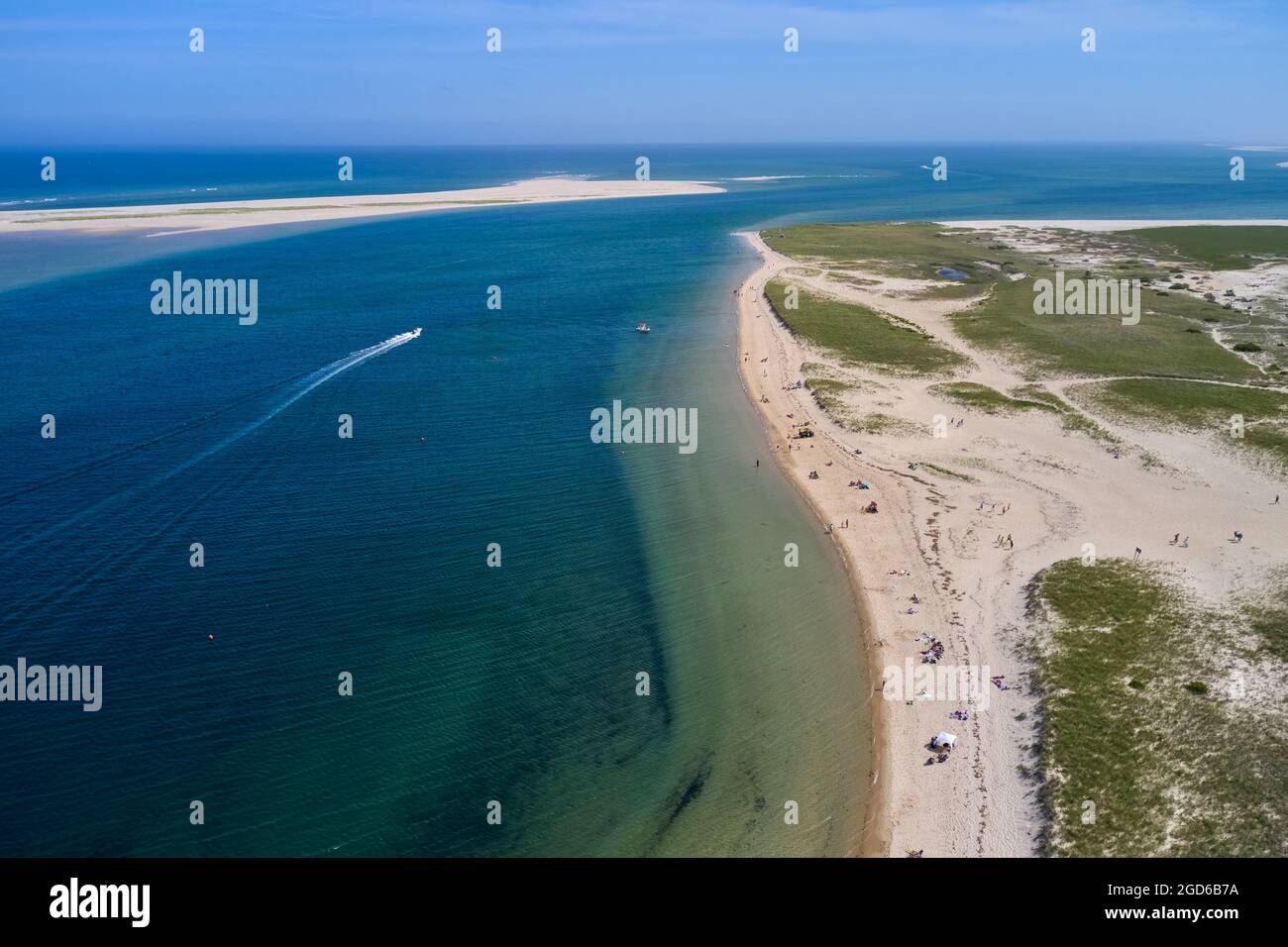 Luftdrohnenaufnahme des Lighthouse Beach in Chatham, Cape Cod, MA Stockfoto
