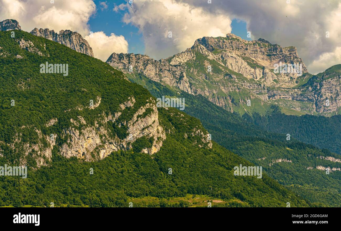 La Tournette ist ein Berg im Bornes-Massiv in der Haute-Savoie. Es ist das höchste der Berge, die den See von Annecy umgeben. Département Savoie, Frankreich Stockfoto