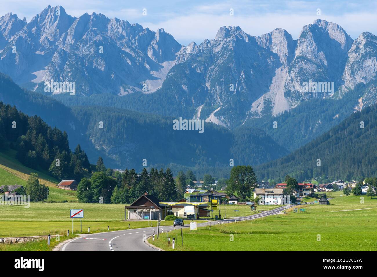 Gosau, ein schönes Reiseziel in Österreich mit einem See und Bergen im Salzkammergut. Stockfoto