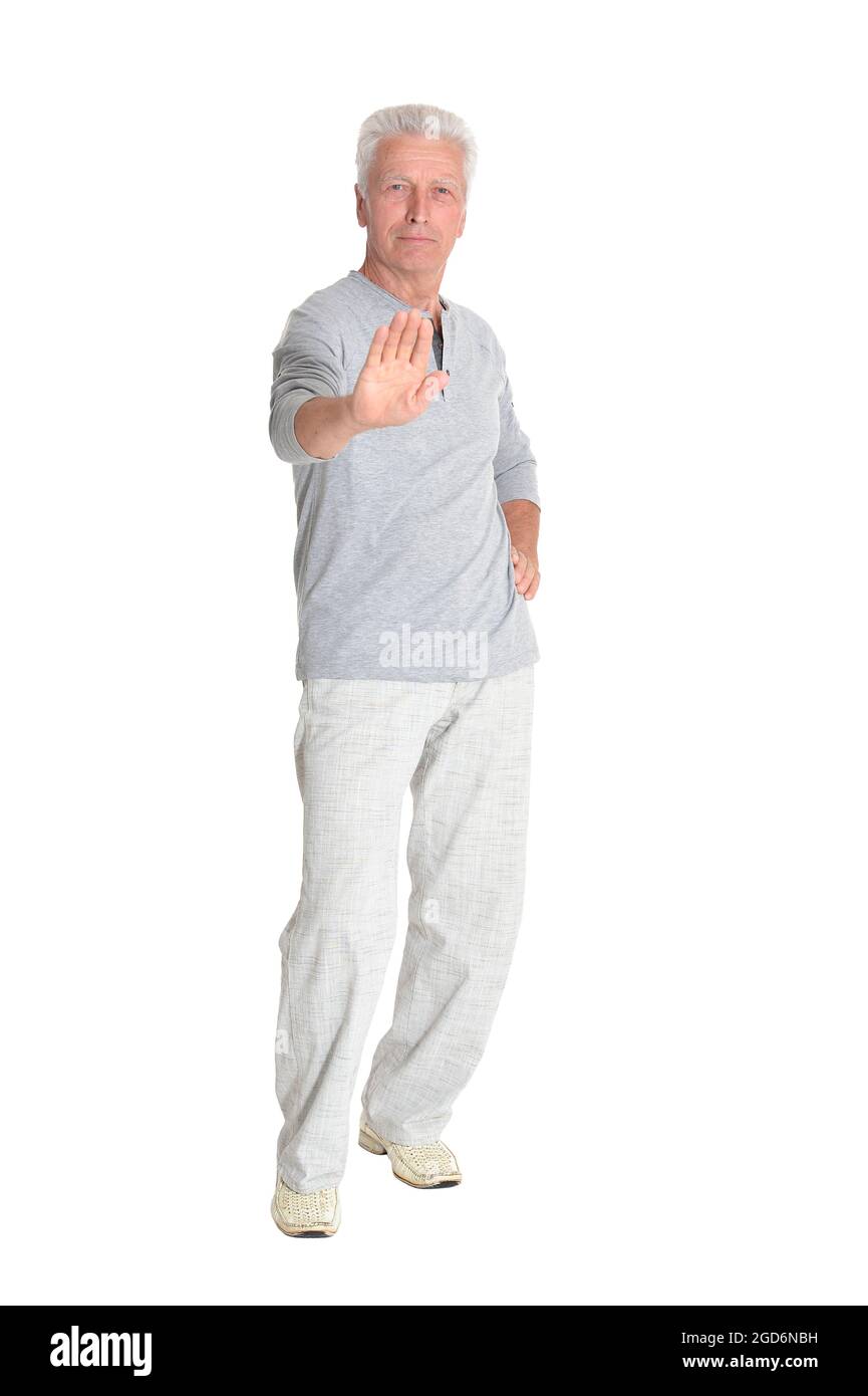 Porträt eines selbstbewussten älteren Mannes mit Verbotszeichen Stockfoto