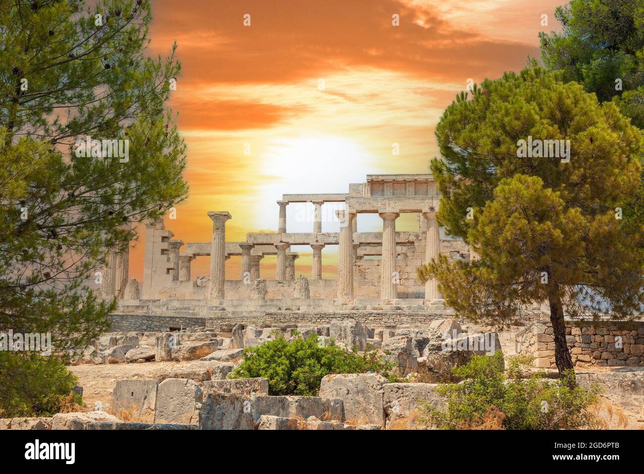 Der Tempel von Aphaia oder Afea, ein dorischer Tempel in einem Sanktuarium, das der Göttin Αthina Aphaia auf der Insel Aegina (Griechenland) von 500 v. Chr. gewidmet ist Stockfoto