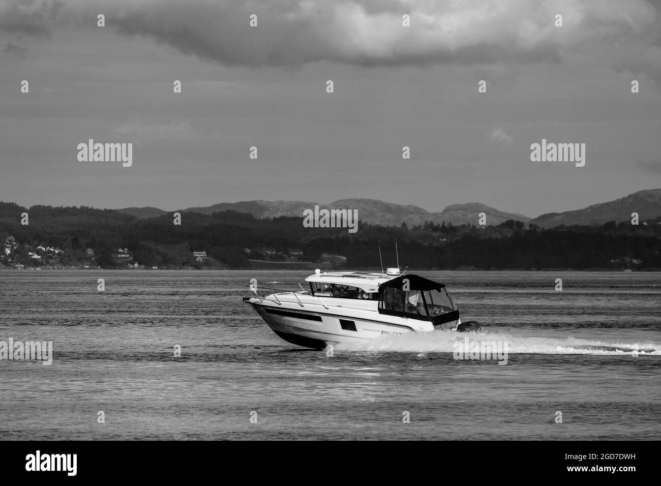 Sportboot, Anton in Byfjorden, außerhalb des Hafens von Bergen, Norwegen Stockfoto