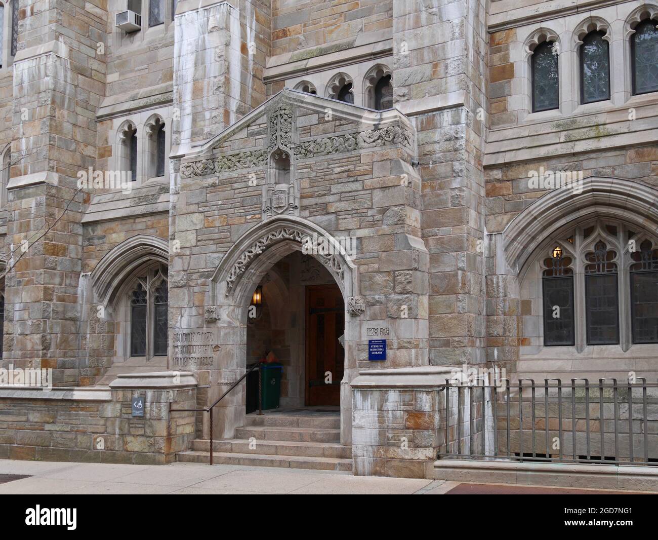 New Haven, Connecticut - 25. Juni 2015: Gotisches Gebäude, in dem die Hauptbibliothek der Yale University untergebracht ist Stockfoto