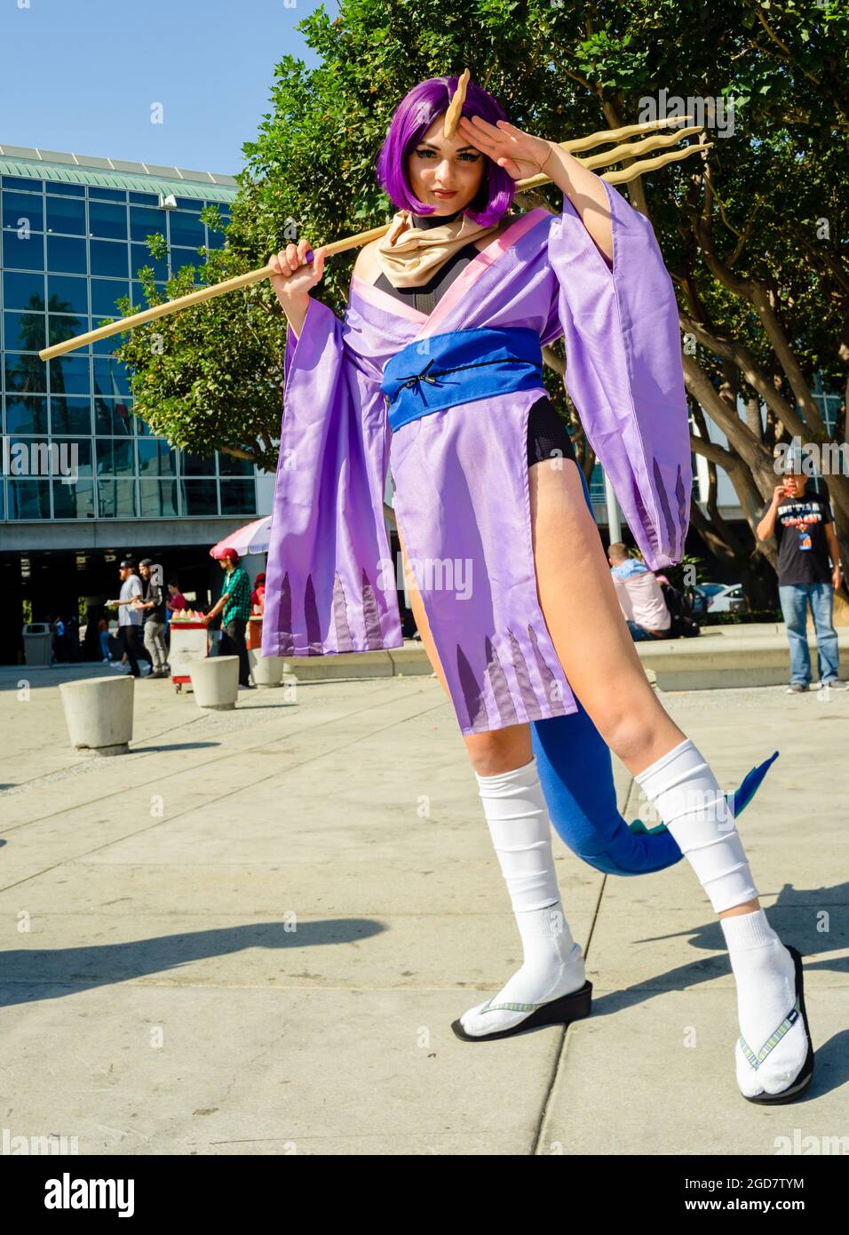 Teilnehmer posiert in Kostüm von Dragon Maid, auf der Comic Con in Los Angeles, CA, USA Stockfoto