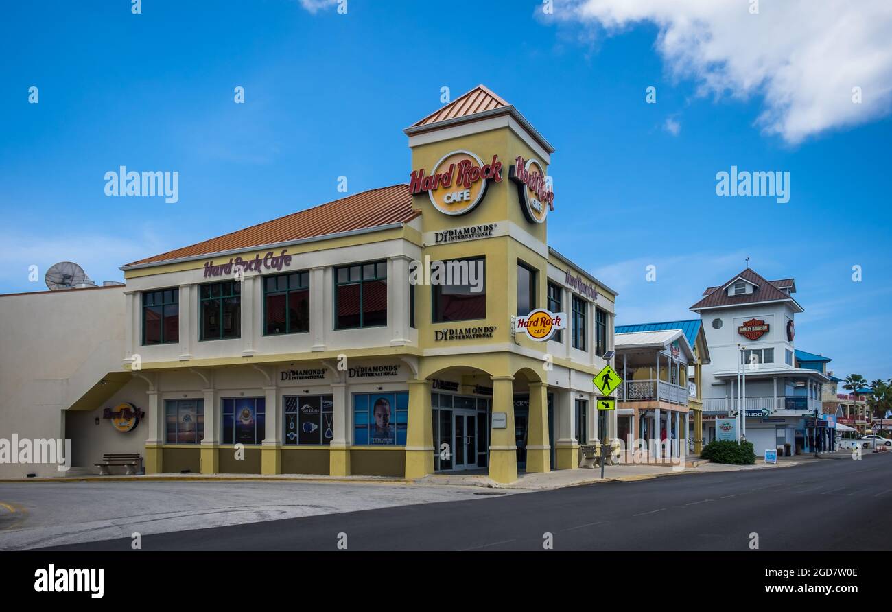 Grand Cayman, Cayman Islands, Juli 2020, Blick auf das Hard Rock Café in George Town Stockfoto Grand Cayman, Cayman Islands, Juli 2020, Blick auf das Hard Rock Café in George Town Stockfoto