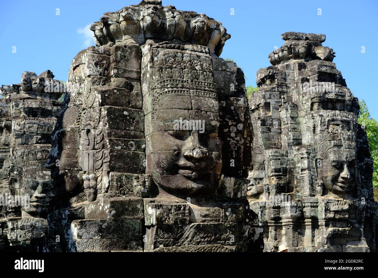 Kambodscha Krong Siem Reap Angkor Wat - Bayon Tempel lächelnde Gesichter in Steinmauern geschnitzt Stockfoto