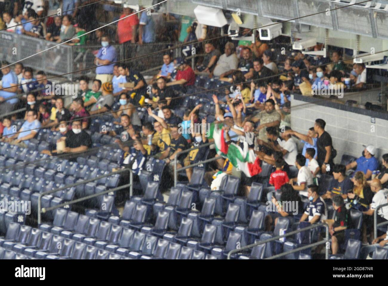 USA, New York, USA. August 2021. (SPO) begeisterte die Fans bei den Ligas Cup Quarter Finals 2021 zwischen NYCFC und Pumas. 11. August 2021, Bronx, New York, USA: Auch mit dem verzögerten Spiel wegen des drohenden Unwetters während des Fußballspiels zwischen NYCFC und Pumas UNAM, das für das Viertelfinale des 2021 Leagues Cup im Yankee-Stadion in Bronx, New York, gilt, freuten sich die Fans beider Teams sehr, ihre teamsÃ¢â‚¬â„¢-Songs zu jubeln, zu jubeln und zu singen. (Bild: © Niyi Fote/TheNEWS2 über ZUMA Press Wire) Stockfoto