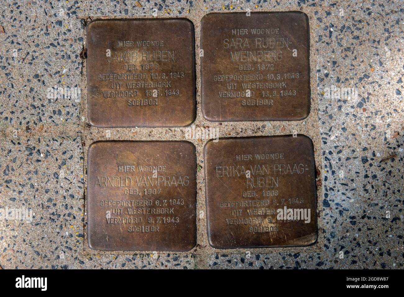 Stolperstein Gedenkstein Von Familie Ruben Und Praag In Diemen, Niederlande 11-8-2021 Stockfoto