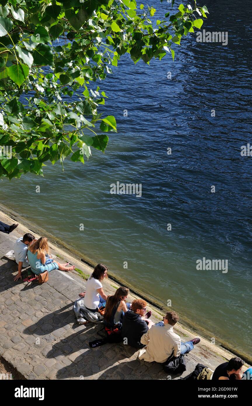FRANKREICH, PARIS (75) 4. ARRONDISSEMENT, DIE QUAYS DER SEINE, ILE SAINT-LOUIS Stockfoto