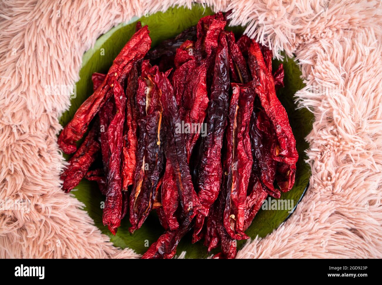 Nahaufnahme von getrockneten roten Paprika, einer traditionellen spanischen mediterranen Küche. Stockfoto