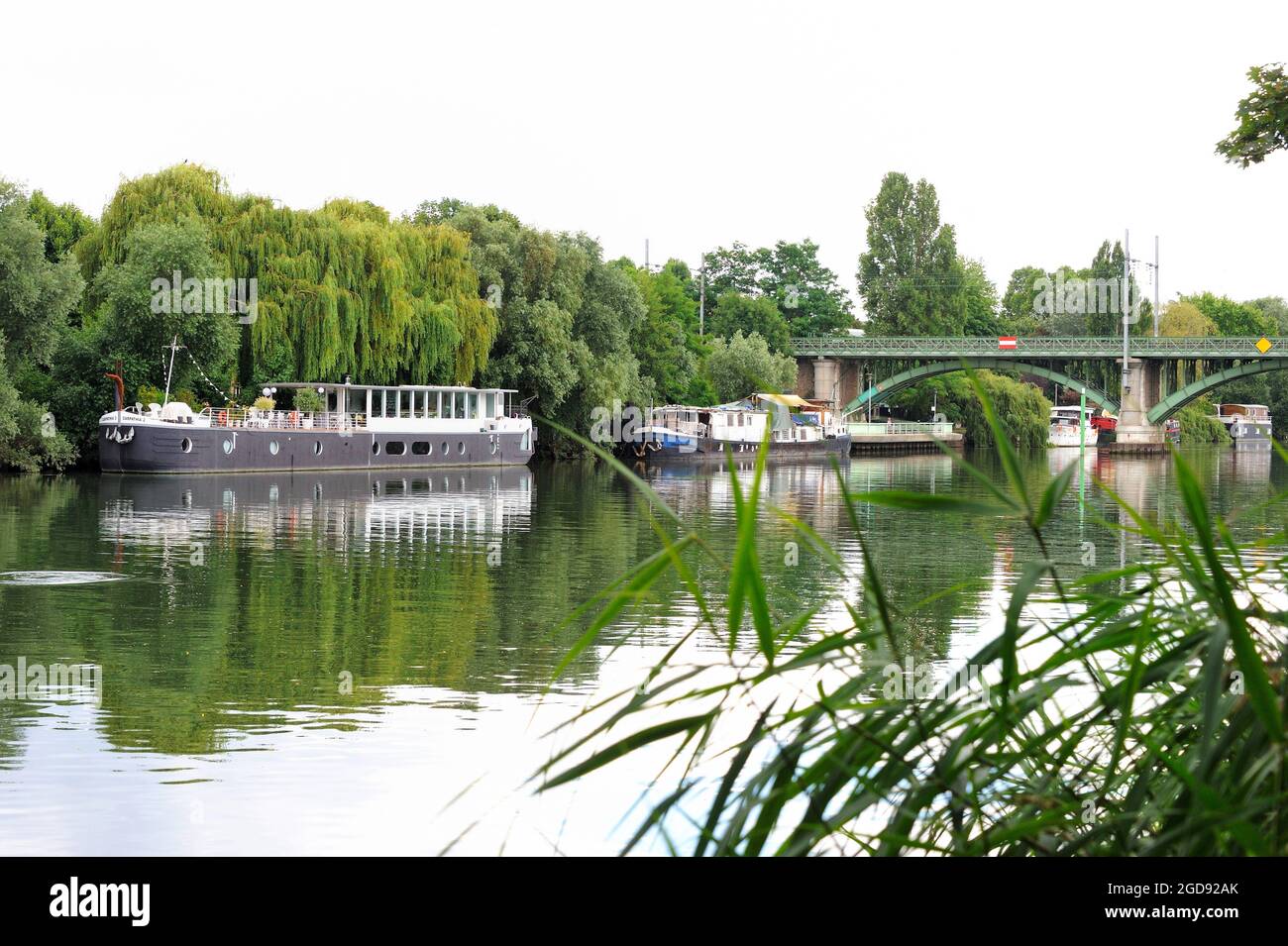 FRANKREICH, HAUTS-DE-SEINE (92) RUEIL-MALMAISON, UFERS OF THE SEINE Stockfoto