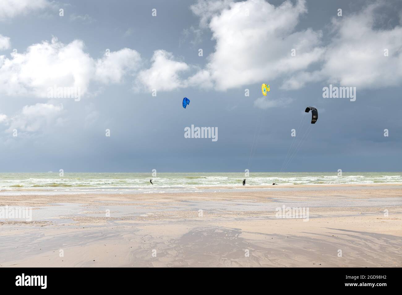 Kitesurfer sur la Plage d'Escalles, Frankreich, Côte d'opale Stockfoto