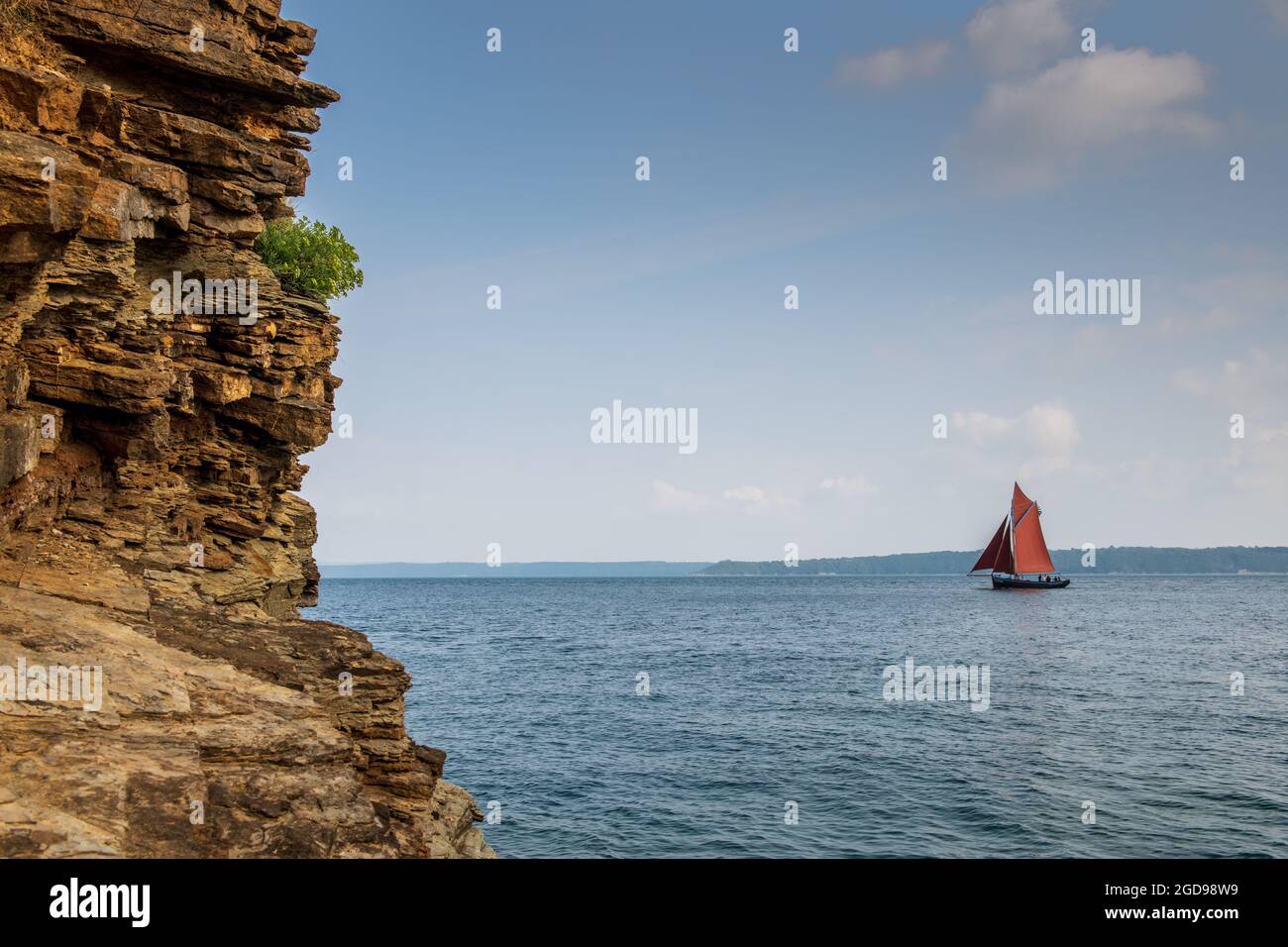 Voilier 'Sinagot' au large de la Pointe de l'Armorique, Frankreich, Finistère Stockfoto