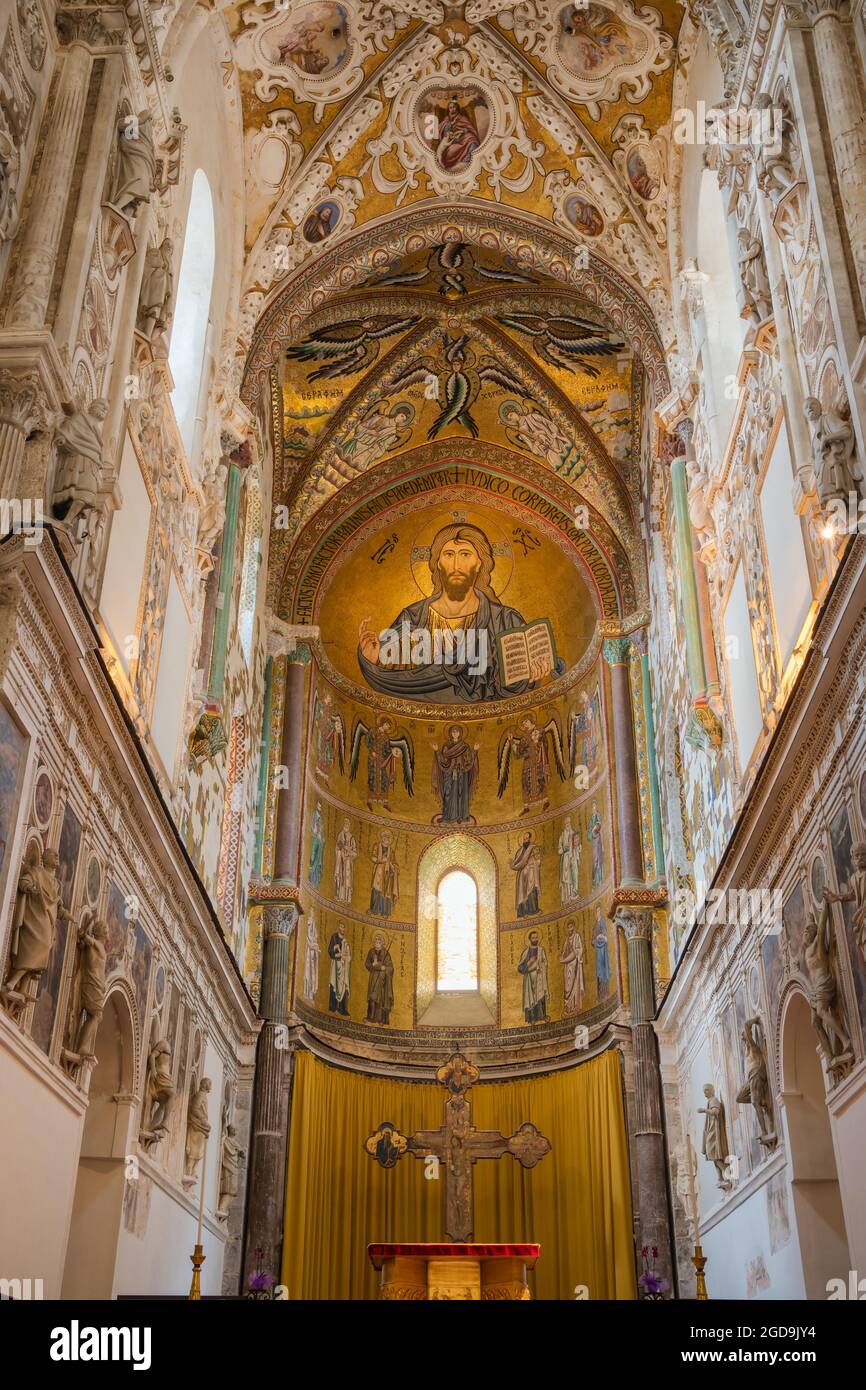 Innenraum der Kathedrale-Basilika von Cefalu Duomo di Cefalu in Sizilien Stockfoto