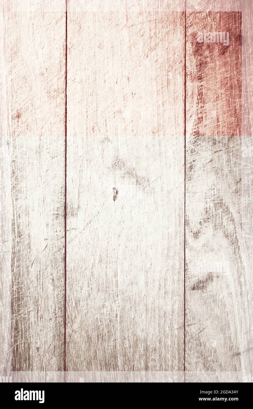 Vertikale Aufnahme von doppelt getönten schmutzigen und zerkratzten natürlichen Holzhintergrund mit Kopieplatz Stockfoto