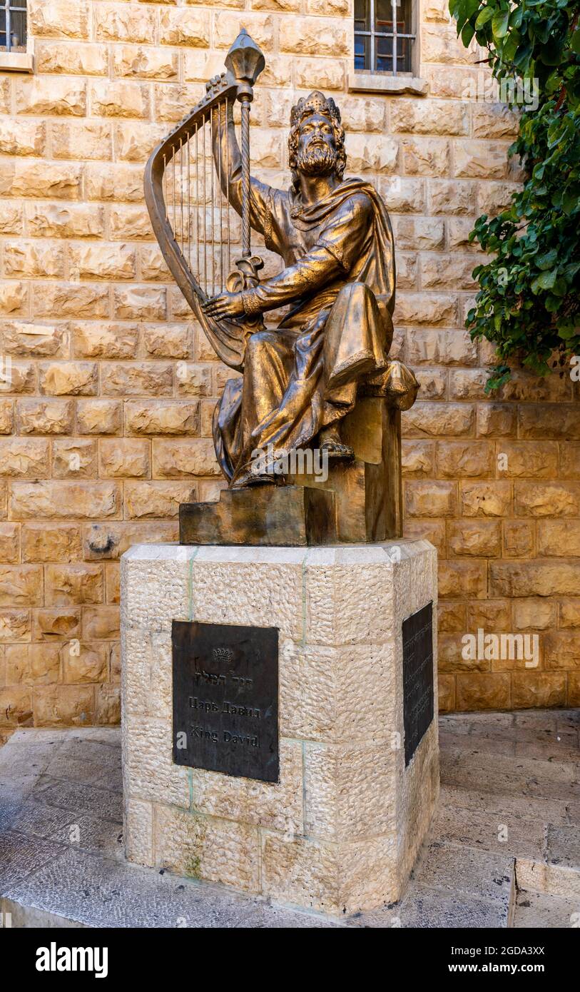 Jerusalem, Israel - 13. Oktober 2017: König-David-Statue in der Benediktinerabtei Dormition auf dem Berg Zion, nahe dem Zion-Tor vor den Mauern Jerusalems Stockfoto