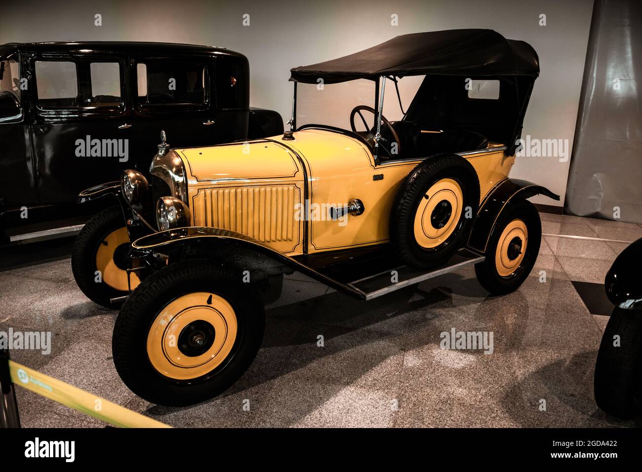 4. Juni 2019, Moskau, Russland: Seitenansicht des französischen Autos, des Autos, des Typs C 5 PS, 'Torpedo' 1925. Klassische Retro-Autos der 1920er Jahre. Stockfoto
