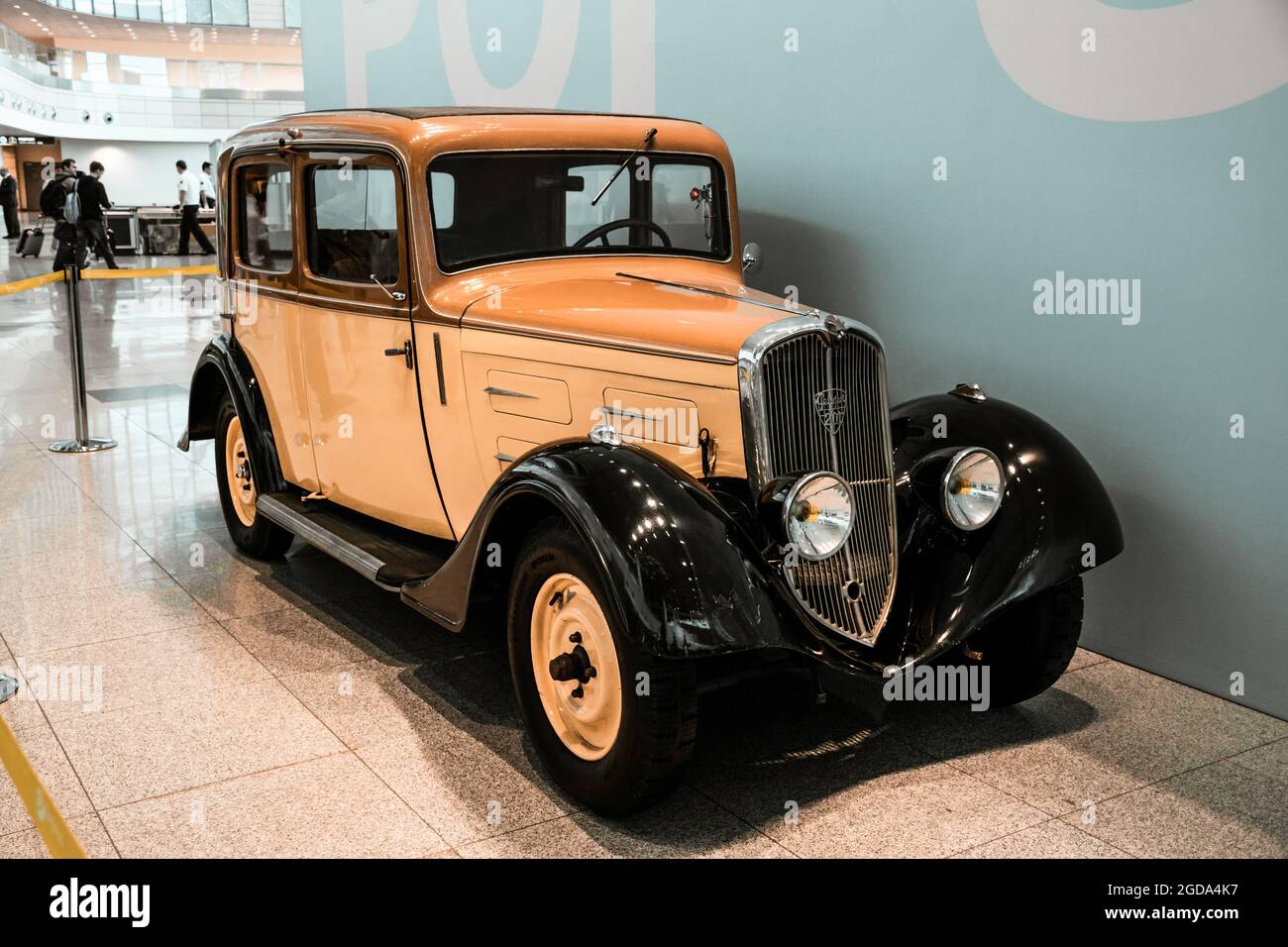 4. Juni 2019, Moskau, Russland: Seitenansicht des französischen Peugeot 201 BR 1933. Klassische Retro-Autos der 1920er Jahre. Stockfoto