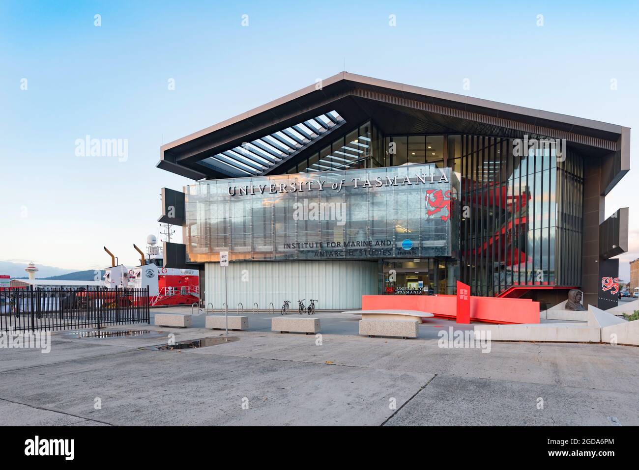 Das Gebäude des Institute for Marine and Antarctic Studies, das Teil der University of Tasmania ist, befindet sich in Battery Point, Hobart, Tasmanien, Australien Stockfoto