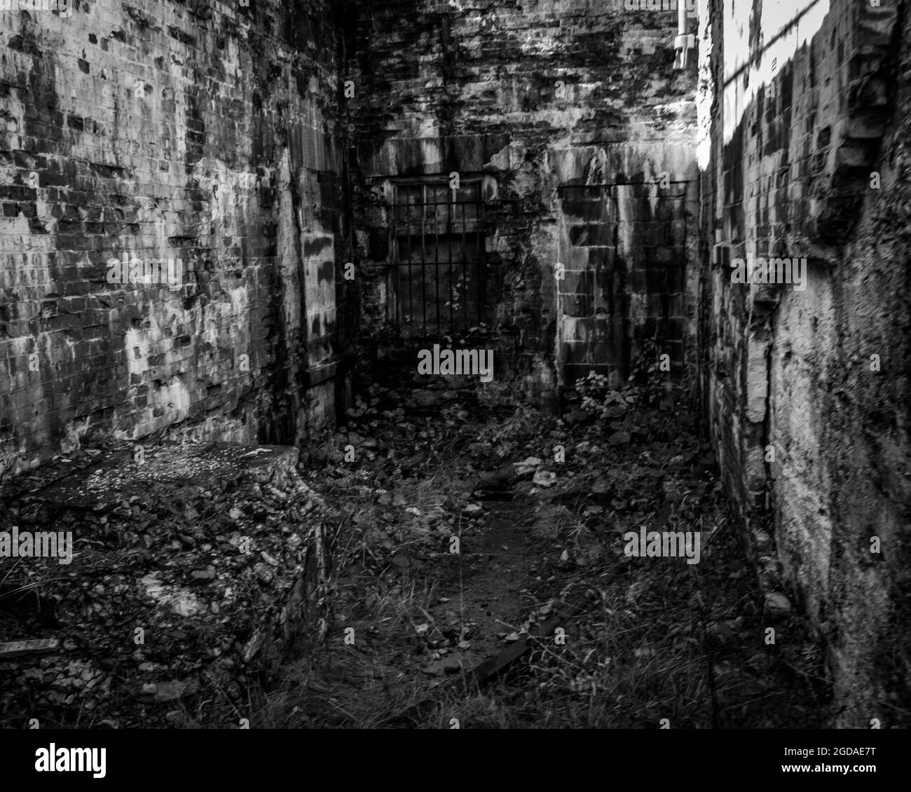 Schwarz-Weiß-Foto einer alten verlassenen, die Festung ives auseinander fällt Stockfoto
