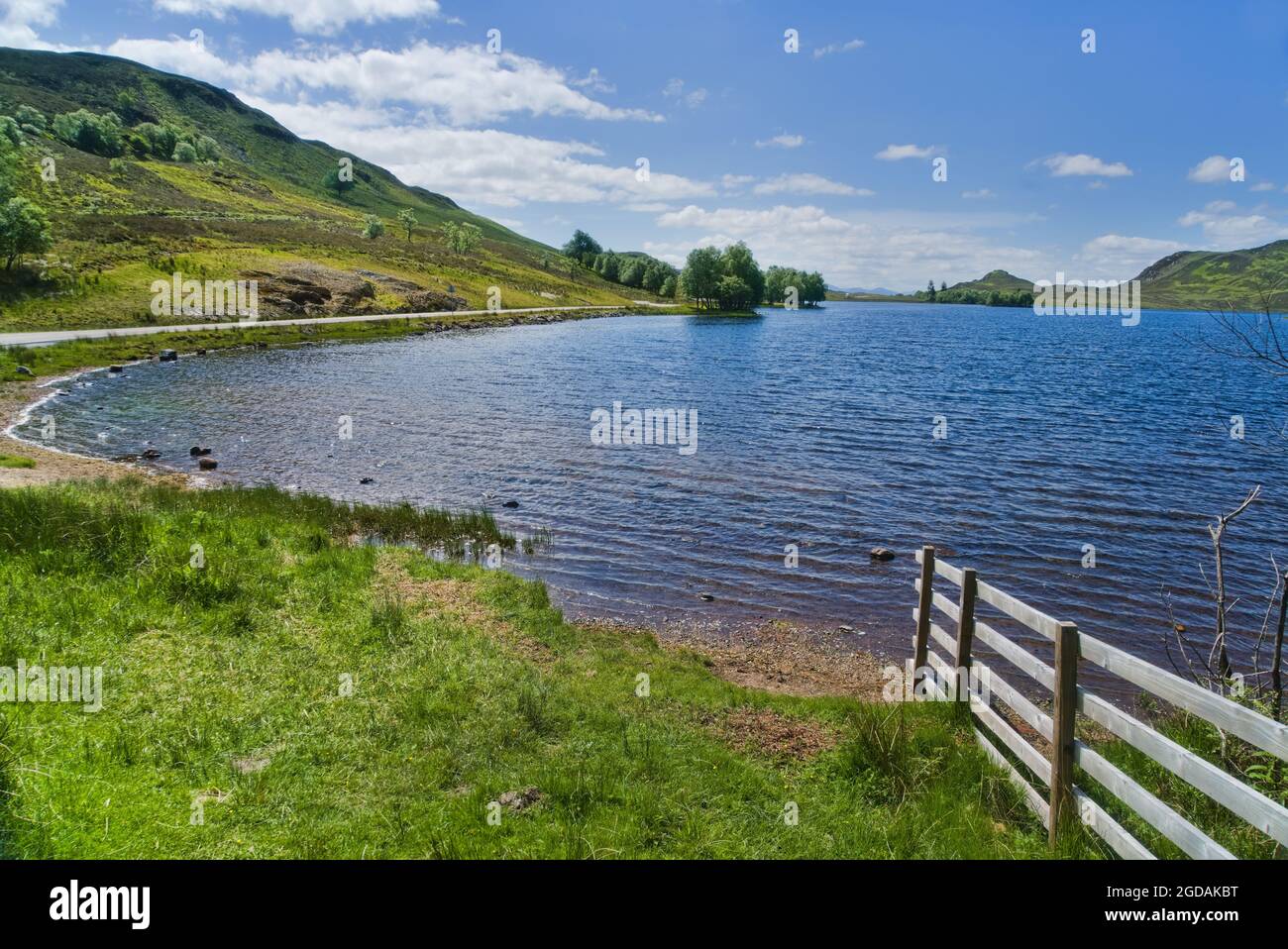 Wunderschönes Loch Tarff, B862, in der Nähe von Fort Augustus, auf der geheimen Südseite von loch Ness, Tourist, Wandern, Besucher, Wandern, Ruhig, unentdecktes, südliches, Loc Stockfoto