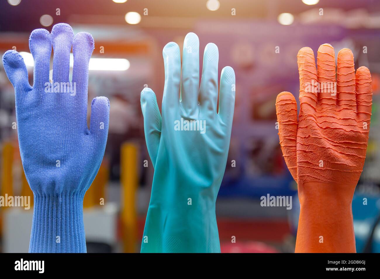 Verschiedene Art von Industriehandschuh Design vergleichen für Unterschied Arbeit schützen vor Schnitt, saure Chemikalien und Anti Rutsch Handarbeiter. Stockfoto