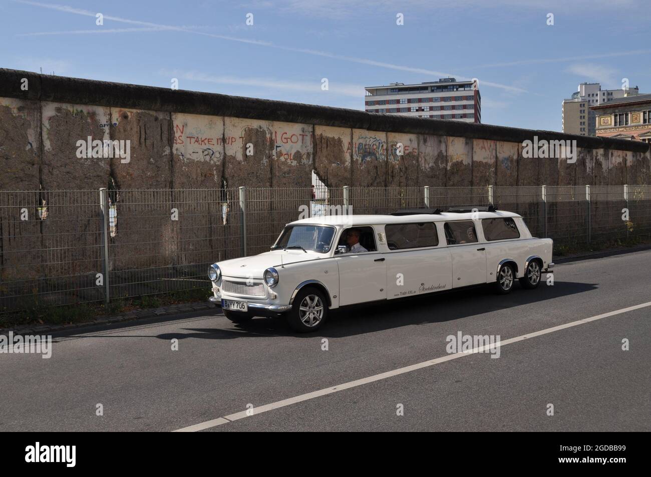 Berlin, Deutschland. August 2021. Teil einer ehemaligen Grenzmauer im Dokumentationszentrum Topographie des Terrors in Berlin, Deutschland, 12. August 2021. Kredit: Ales Zapotocky/CTK Foto/Alamy Live Nachrichten Stockfoto