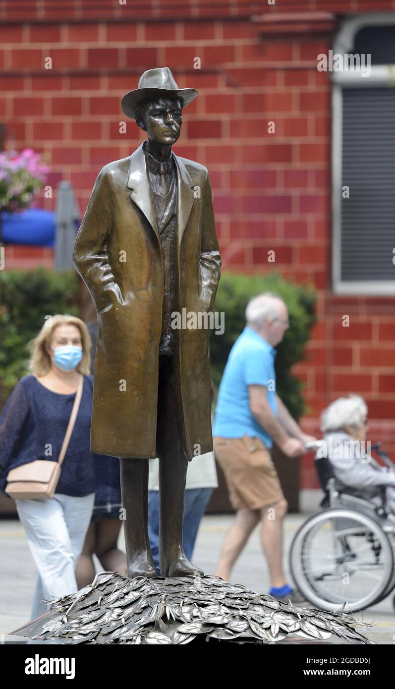 London, England, Großbritannien. Statue von Bela Bartok (1881-1945: Ungarischer Komödiant) vor der U-Bahnstation South Kensington. 2004 Kopie eines Originals in Budapest Stockfoto