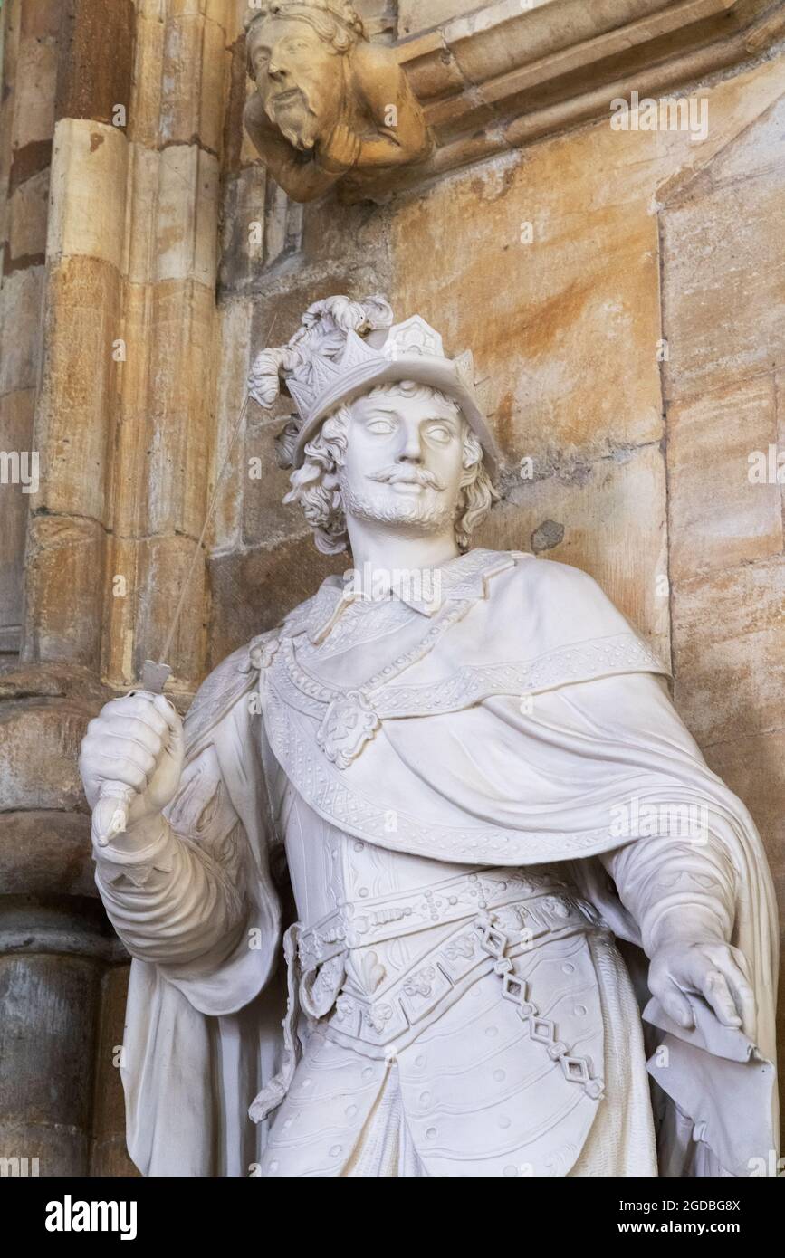 Statue von König Athelstan oder Aethelstan, König der Angelsachsen und England, AD 927-939, in Beverley Minster oder Kathedrale, Beverley Yorkshire UK Stockfoto