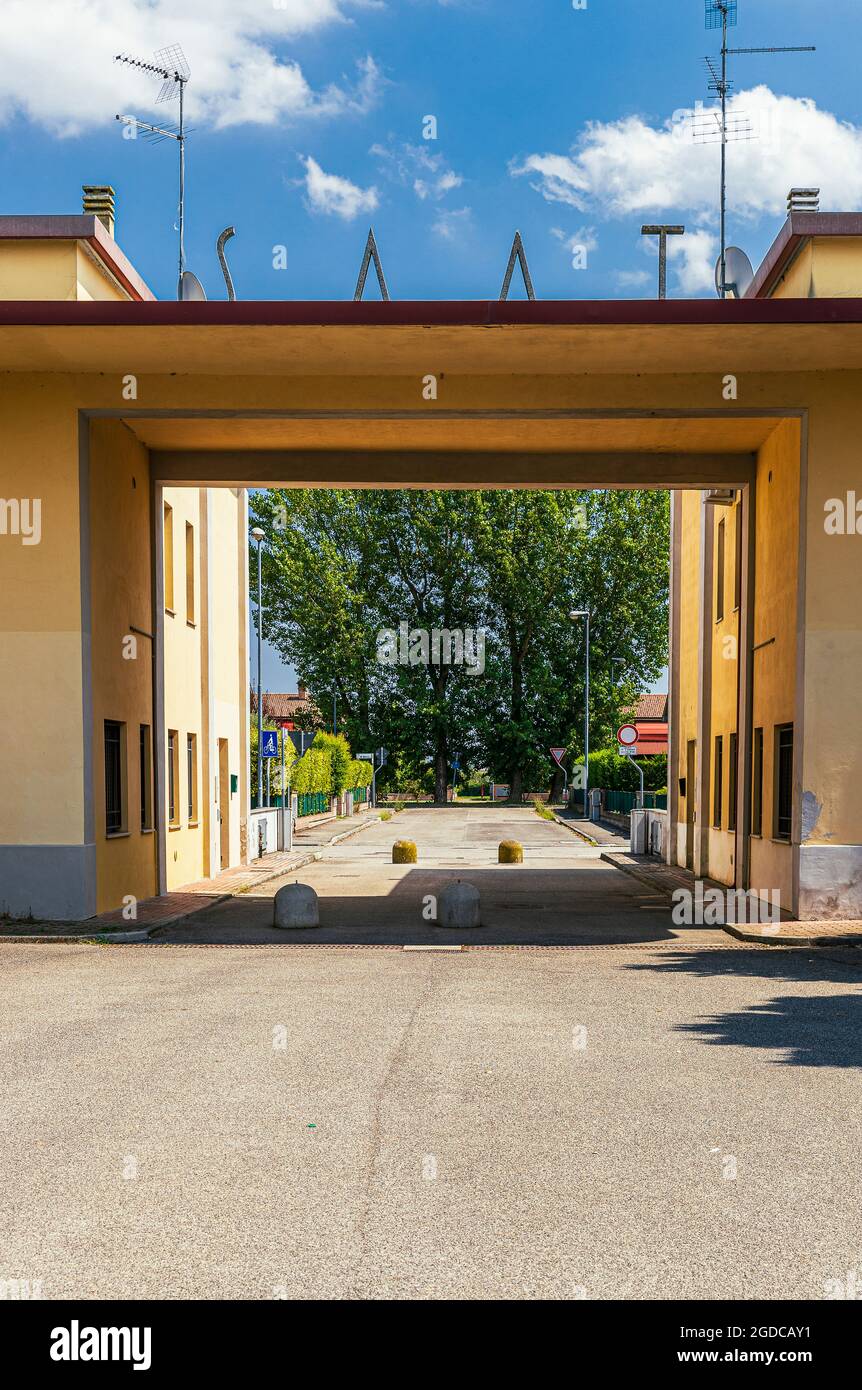 Italien Emilia Romagna - Tresigallo la città metafisica - Ex S.A.A.T. (Società Anonima Agricola Tresigallo) oder Zona residenziale Stockfoto