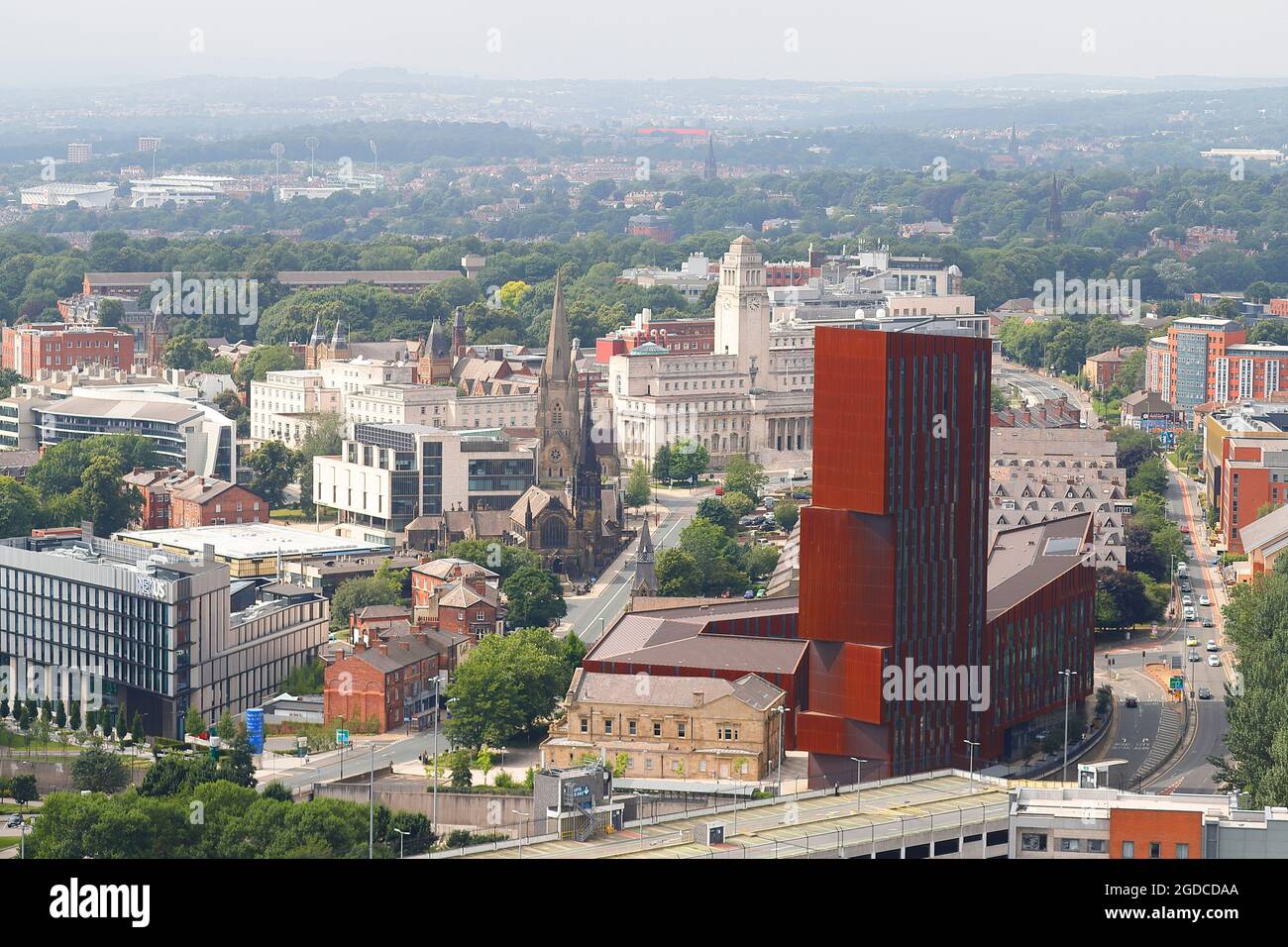 Eine von vielen Aussichten über das Stadtzentrum von Leeds vom höchsten Gebäude von Yorkshire, dem „Altus House“ Stockfoto