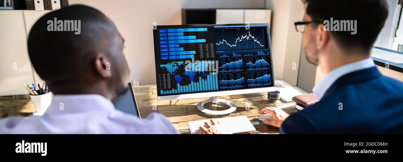 Diagramm Des Finanz-Dashboards Auf Dem Desktop-Computer Stockfoto