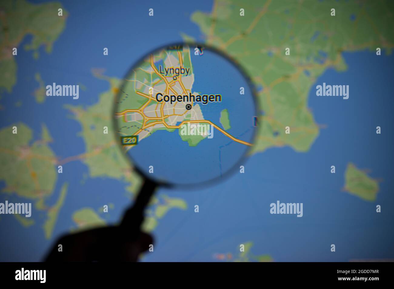 Blick auf die Stadt Kopenhagen, die Hauptstadt Dänemarks, durch eine Lupe auf Google Maps Stockfoto