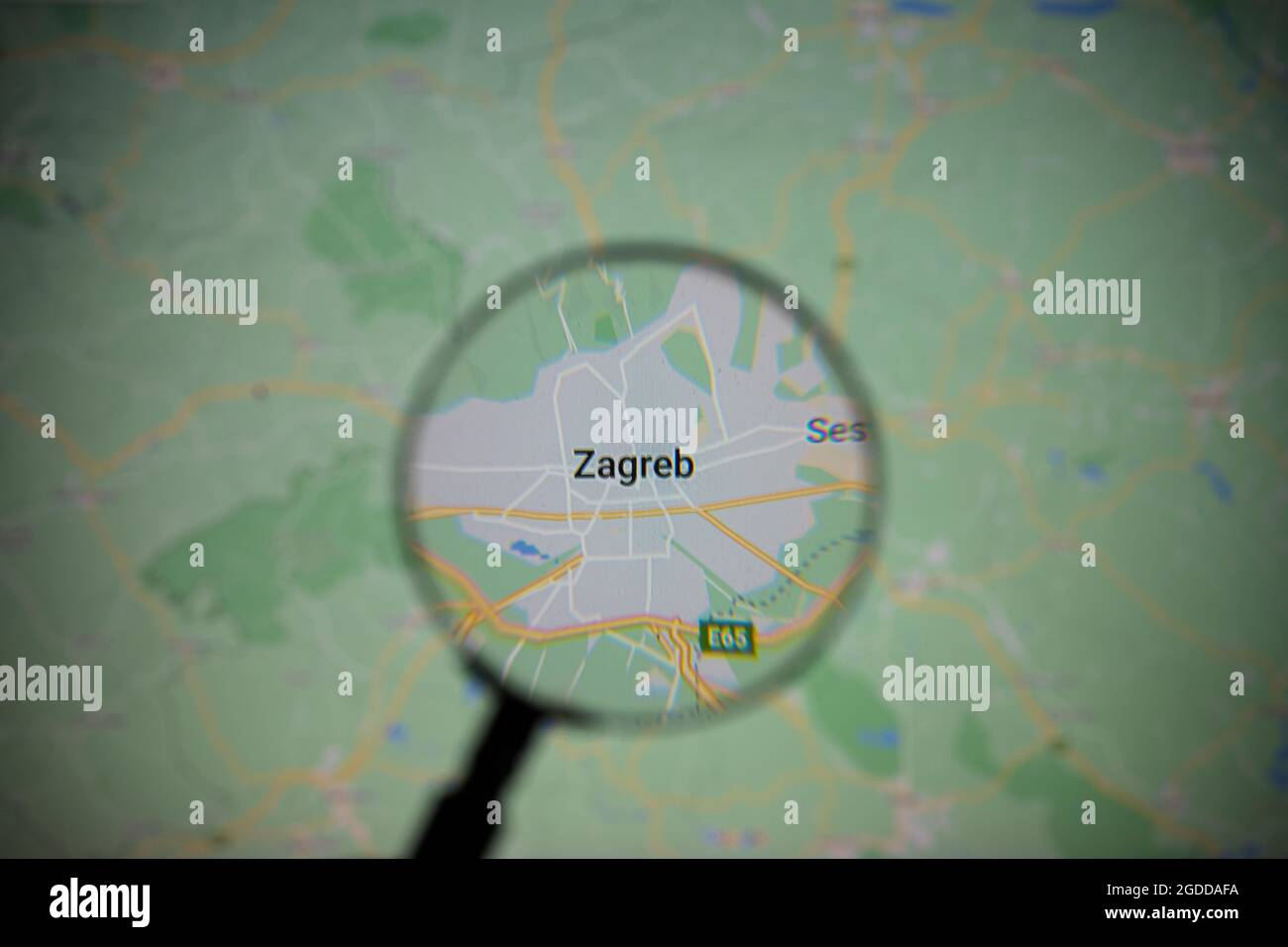 Blick auf die Stadt Zagreb, Hauptstadt Kroatiens, durch eine Lupe auf Google Maps Stockfoto