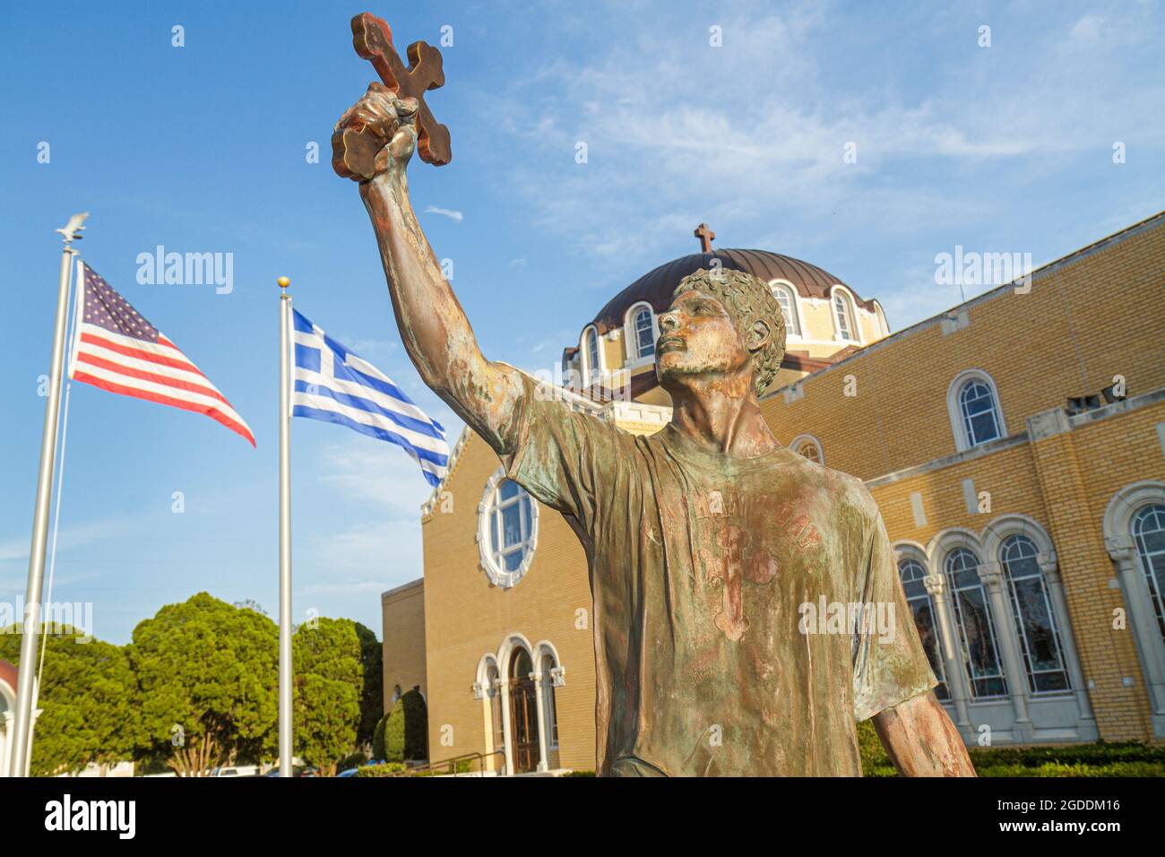 Florida Tarpon Springs St. Nichola griechisch-orthodoxe Kathedrale, neo-byzantinische Architektur, Statue epiphany Taucher junge Flagge außen, Stockfoto