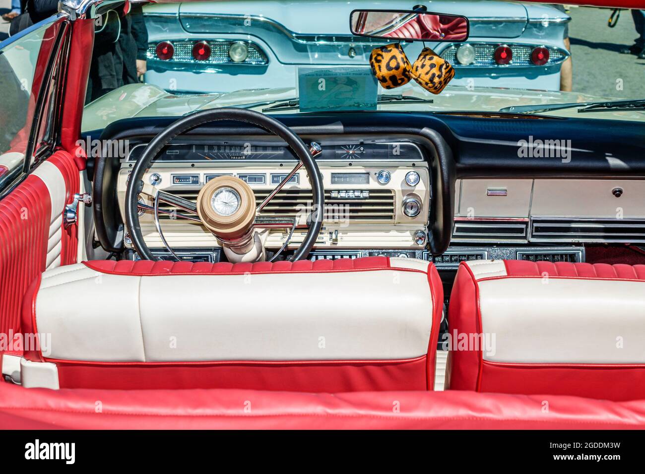 Miami Beach Florida, Ocean Drive, Art Deco Wochenende antike Oldtimer Automobil-Show, 1967 Ford Galaxie 500 Cabrio Innenraum Armaturenbrett Lenkung whe Stockfoto
