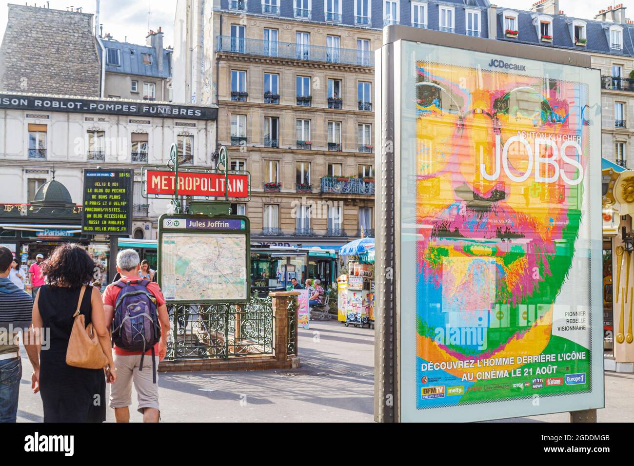 Paris Frankreich, 18. Arrondissement Place Jules Joffrin Metro Station, Werbetafel Werbung Werbung Werbung Förderung der Steve Jobs Film, Stockfoto