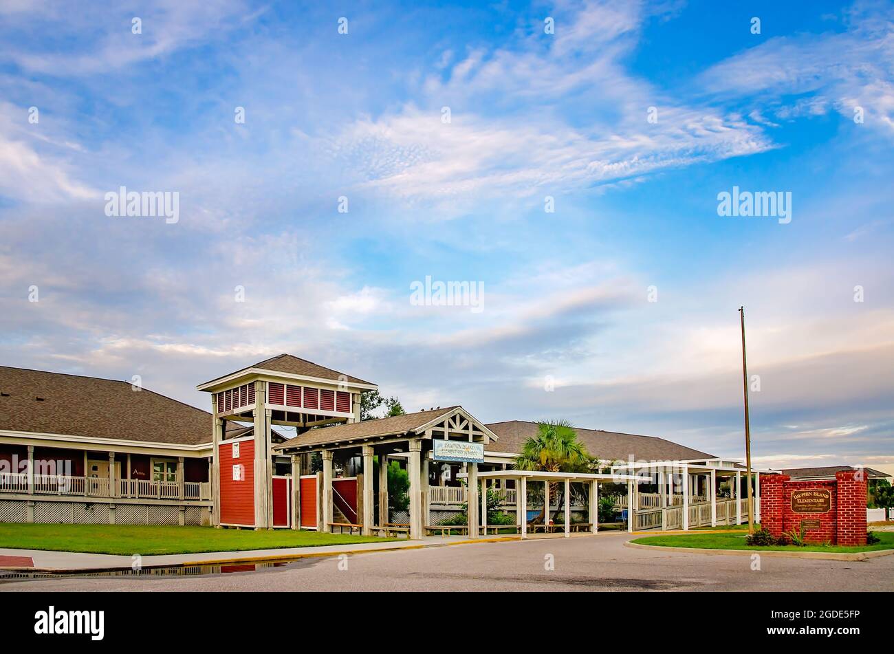 Die Dauphin Island Elementary School ist am 12. August 2021 in Dauphin Island, Alabama, abgebildet. Die Grundschule wurde 2016 fertiggestellt. Stockfoto