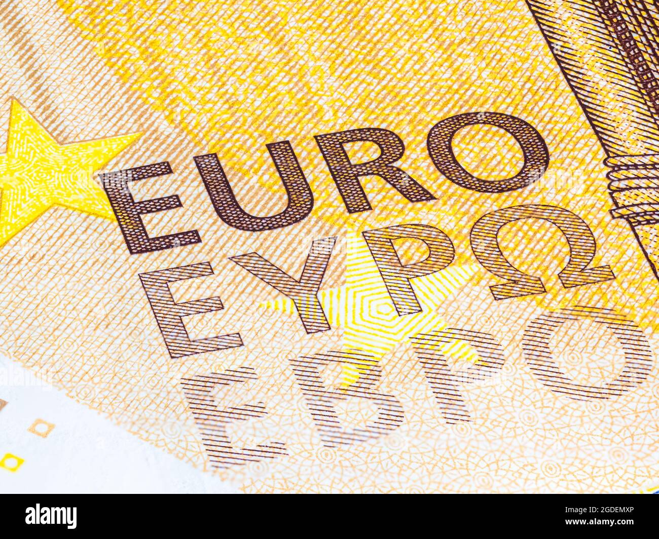 Fragment eines 50-Euro-Banknotens mit kleinen Details. Gelb-braune Banknoten aus der Europäischen Union. Makroökonomische Erfassung von Euro. Geld aus Europa. Stockfoto