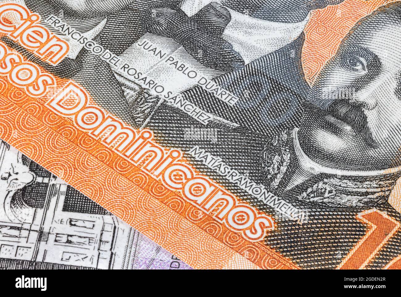 Nahaufnahme von hundertfünfzig Pesos der Dominikanischen Republik. Papierbanknoten des karibischen Landes. Detailreiche Aufnahme des Portraits und des Mantels Stockfoto