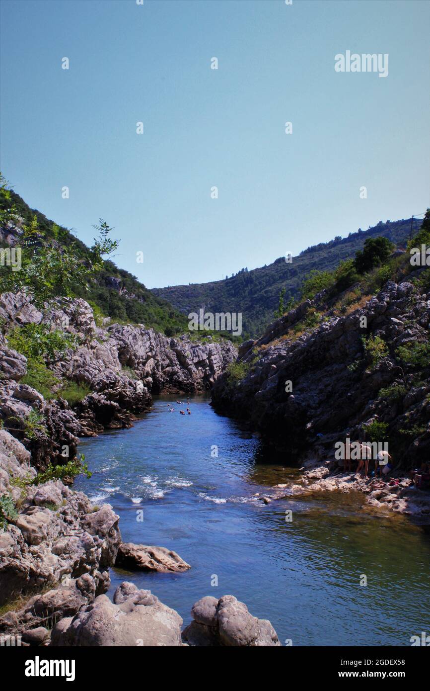 C'est aux Cascades de l'Éventail, aux 'Parapluies' entre Saint-Jean-de-Fos et Saint-guilhem-le-désert. CE site se situe dans les Gorges de l'Hérault. Stockfoto