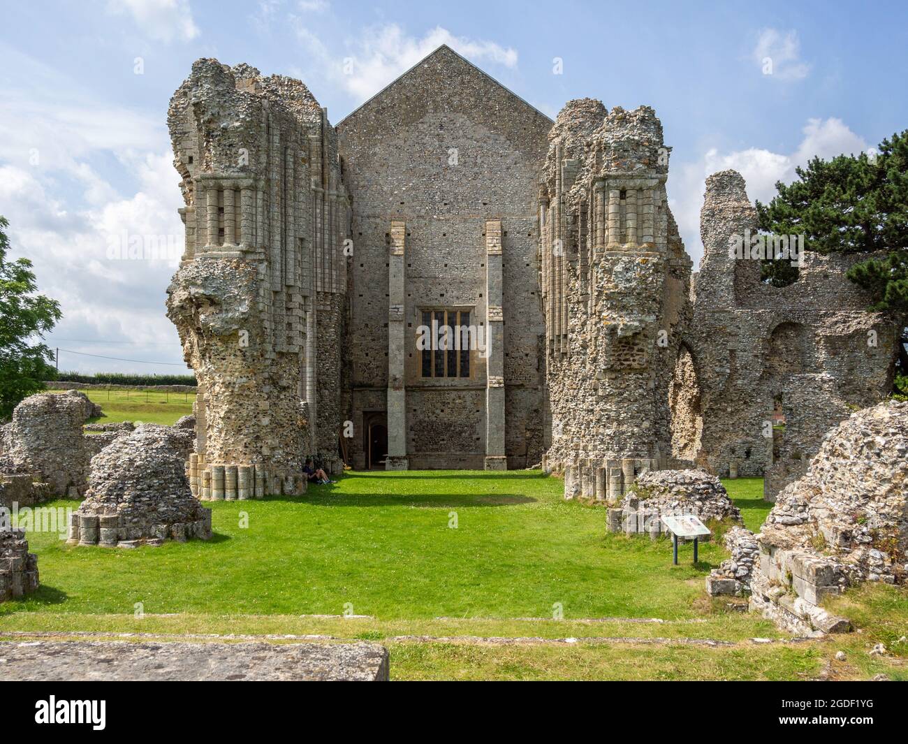 Die Ruinen von Binham Priory, Norfolk, Großbritannien; ein ehemaliges Benediktiner-Priorat aus dem 13. Jahrhundert Stockfoto