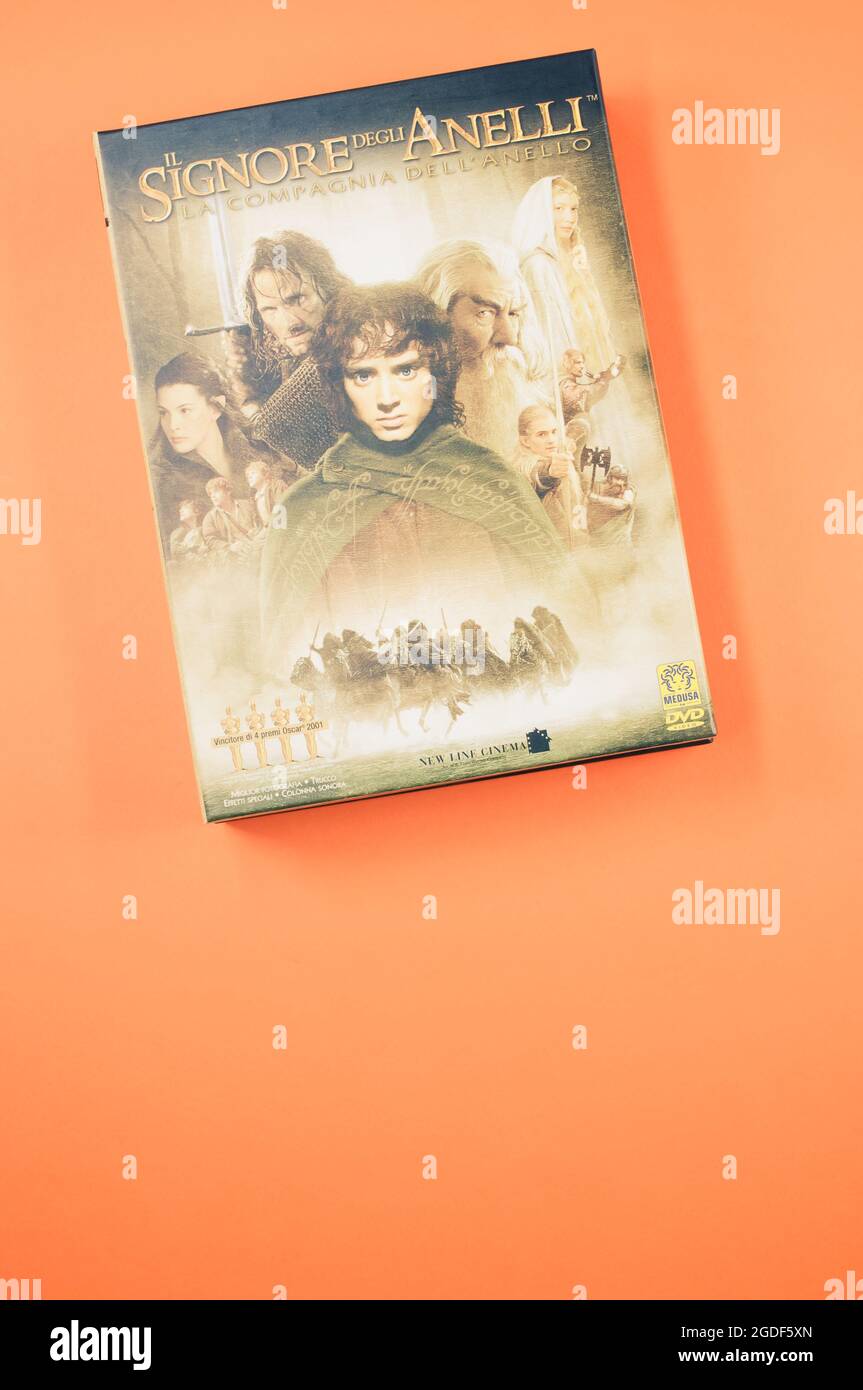 Herr der Ringe Bewegungs-Bilder DVD isoliert auf am orangen Hintergrund Stockfoto