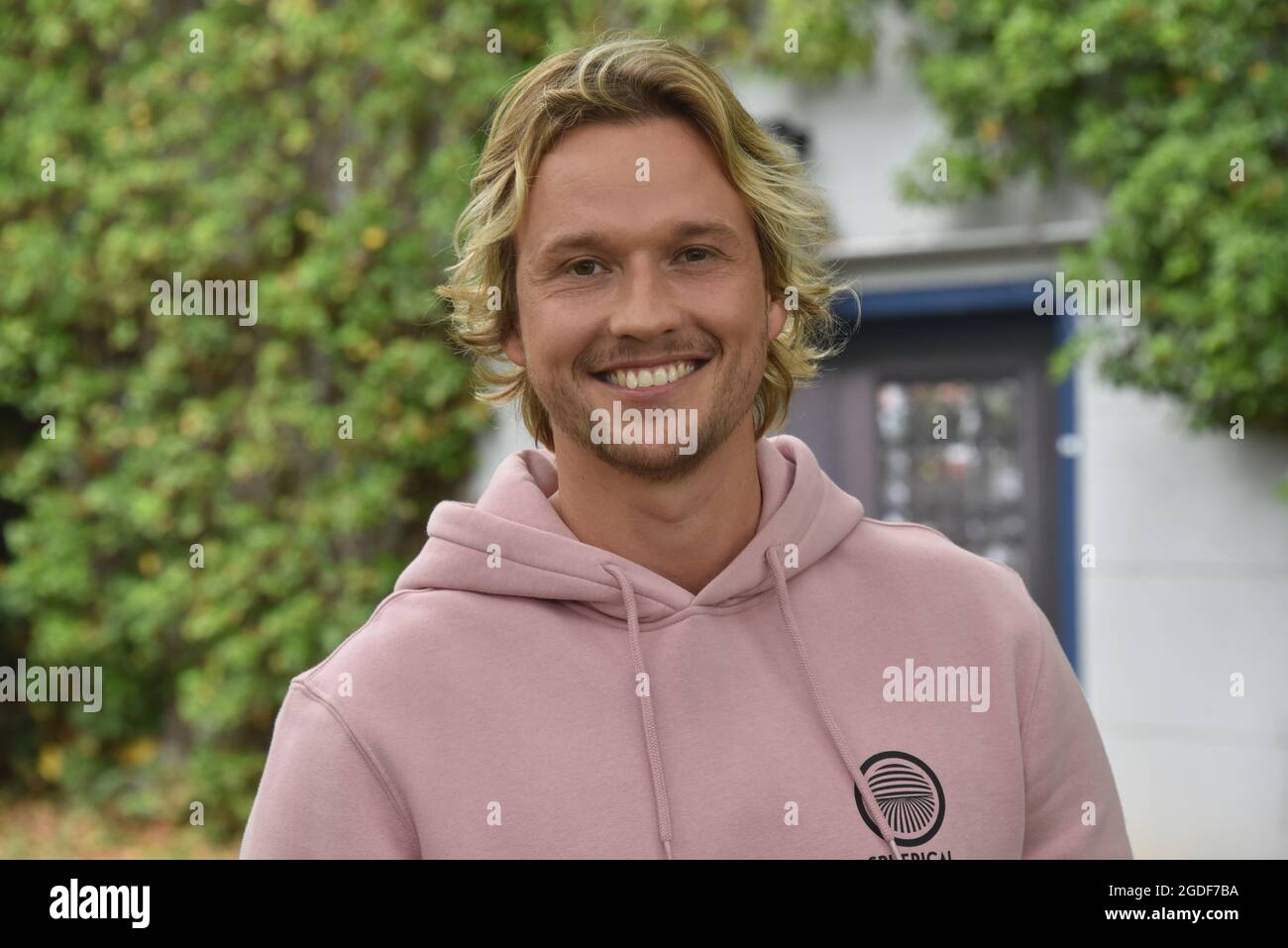 Köln, Deutschland. August 2021. Der Schauspieler Christopher Kohn in der Rolle des Dr. Finn Albrecht in der RTL-Serie 'alles was zählt'. Quelle: Horst Galuschka/dpa/Alamy Live News Stockfoto