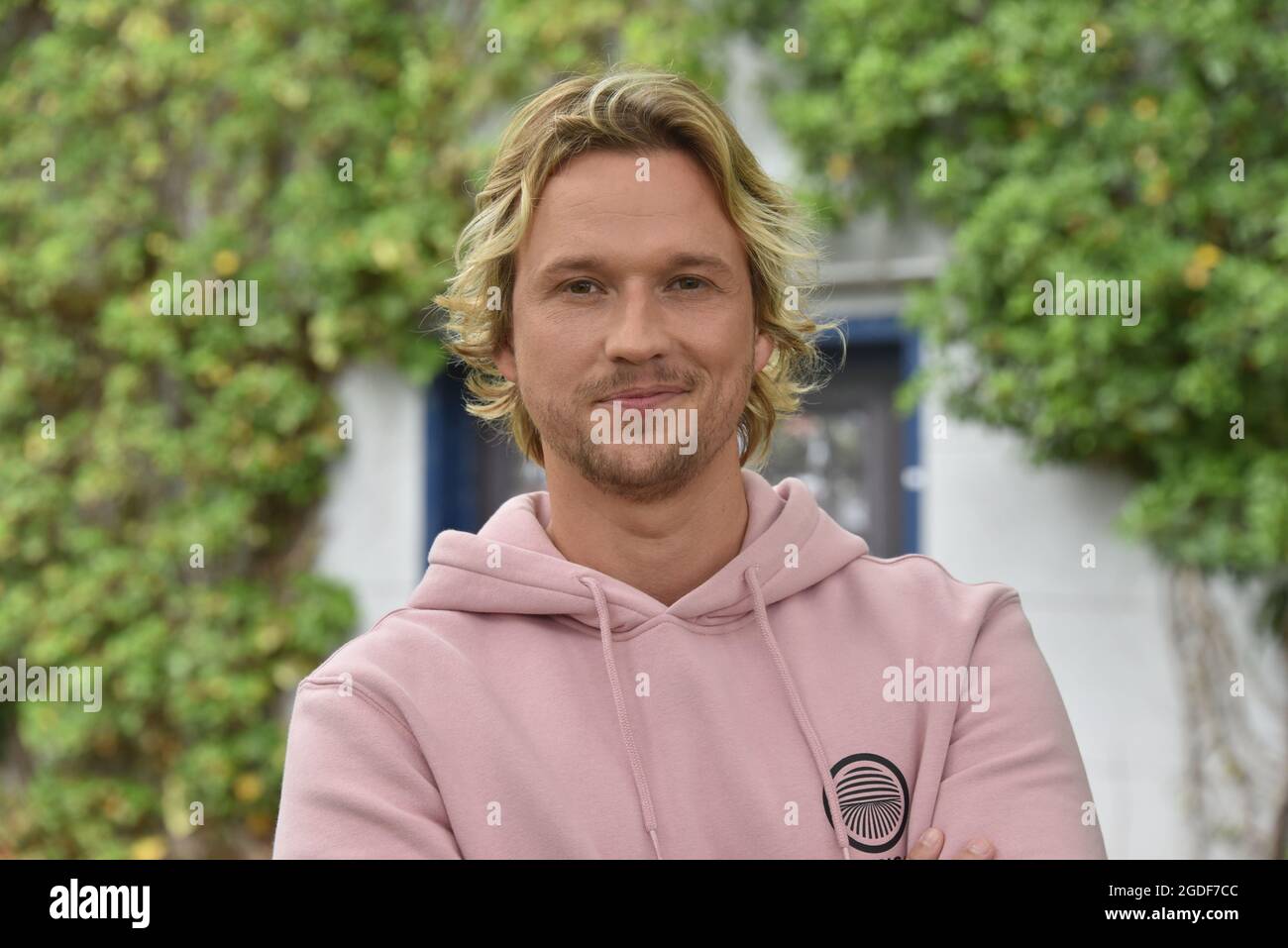 Köln, Deutschland. August 2021. Der Schauspieler Christopher Kohn in der Rolle des Dr. Finn Albrecht in der RTL-Serie 'alles was zählt'. Quelle: Horst Galuschka/dpa/Alamy Live News Stockfoto