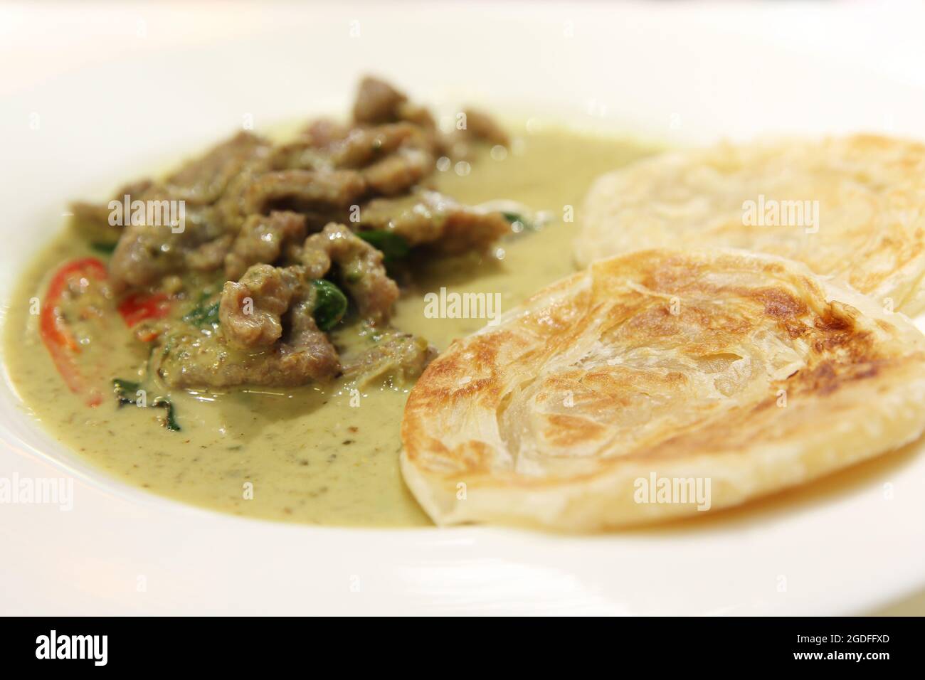 Roti mit Rindfleisch-grünem, grünem, gerösttem Stockfoto
