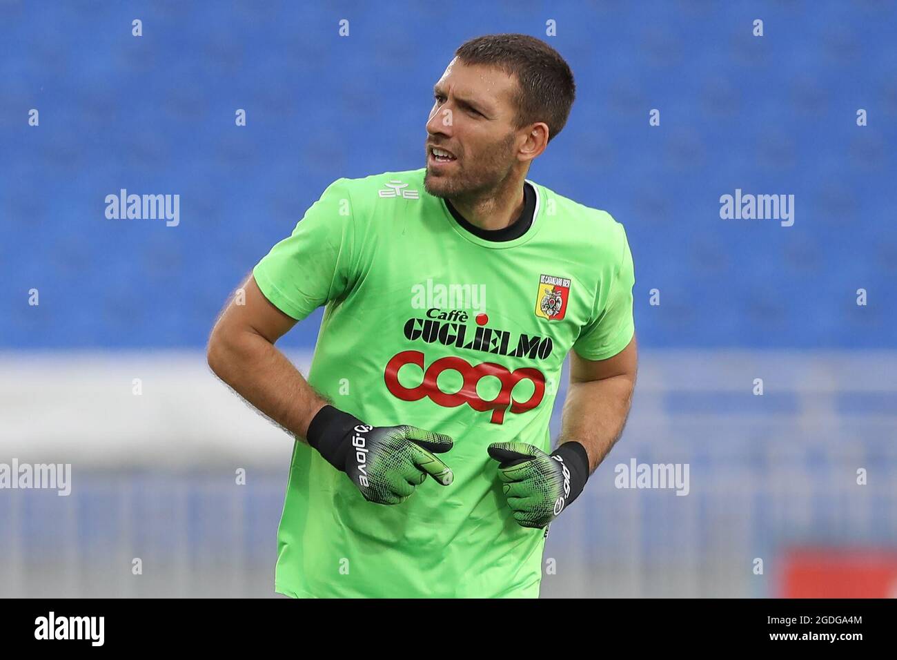 Novaro, Italien, 7. August 2021. Paolo Branduani von Catanzaro reagiert während des Coppa Italia-Spiels im Stadio Silvio Piola in Novaro. Bildnachweis sollte lauten: Jonathan Moscrop / Sportimage Stockfoto