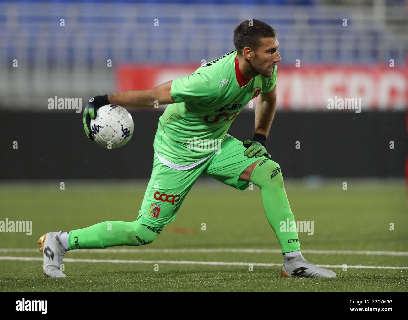 Novaro, Italien, 7. August 2021. Paolo Branduani von Catanzaro reagiert während des Coppa Italia-Spiels im Stadio Silvio Piola in Novaro. Bildnachweis sollte lauten: Jonathan Moscrop / Sportimage Stockfoto