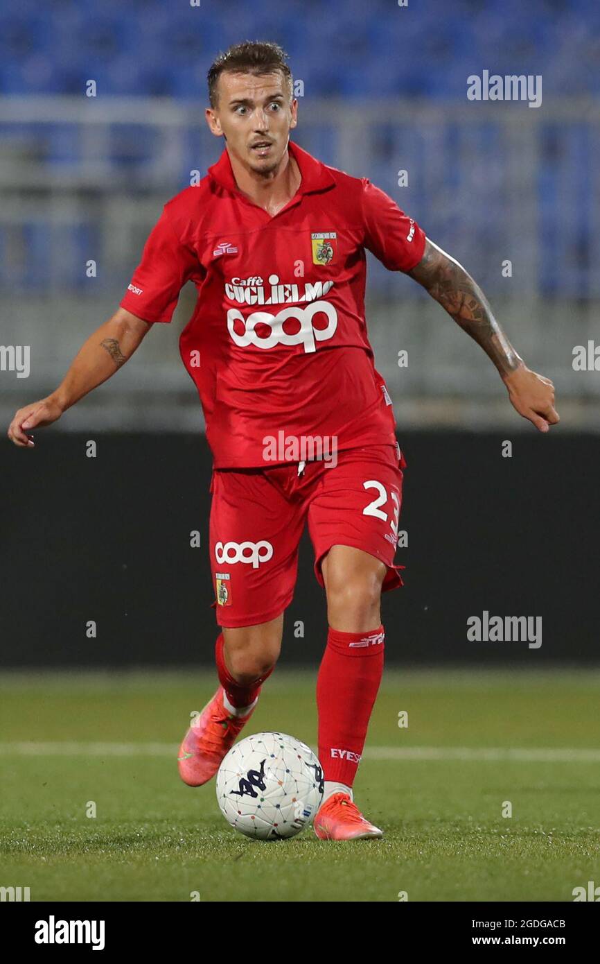 Novaro, Italien, 7. August 2021. Jari Vandeputte von Catanzaro während des Coppa Italia-Spiels im Stadio Silvio Piola, Novaro. Bildnachweis sollte lauten: Jonathan Moscrop / Sportimage Stockfoto