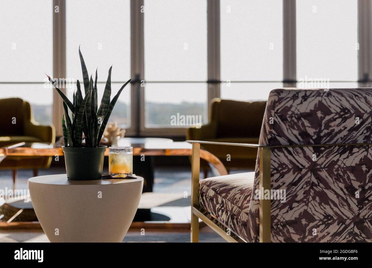 Stuhl in einem designten Raum Stockfoto